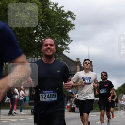 29.06.2025 - hella hamburg halbmarathon Yannick Fuchs http://msf.ph/oto/8260733 29.06.2025 10:48:37 20KM 1125, 1327, 1410, 1496, 1628, 1815, 2474, 2561, 2771, 2884, 3041, 3177, 3791, 3794, 3861, 3945, 4189, 4231, 4938, 5319, 6082, 6084, 6356, 6433, 6443, 6581, 6587, 6723, 6994, 8449, 8514, 8698, 8772, 8798, 8973, 9012, 9060, 9227, 10191, 10192, 10263, 10266, 10368, 10376, 11184, 11333, 11499, 11747, 11797, 11799, 11976, 12186, 12362, 12489, 12961, 13297, 13988, 14036, 14175, 14592, 14638, 14660, 14818, 14948, 15113, 15156, 15169, 15389, 15408, 15524, 15879, 16047, 16574 meine-sportfotos.de