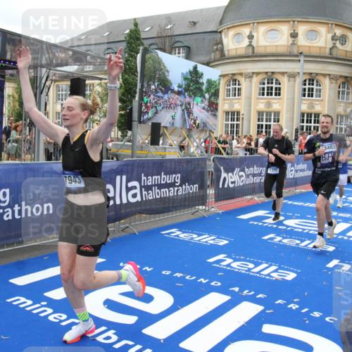 29.06.2025 - hella hamburg halbmarathon Michael Strokosch http://msf.ph/oto/8260737 29.06.2025 10:51:35 Ziel 1335, 5008, 7943, 10691, 13403, 13792, 15871, 17131, 19007 meine-sportfotos.de