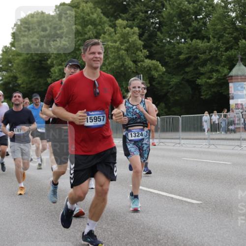 29.06.2025 - hella hamburg halbmarathon Jannik Wohlers http://msf.ph/oto/8260784 29.06.2025 10:32:42 Lombardsbrücke 1078, 1324, 1732, 1764, 2038, 2054, 2085, 2959, 3391, 3708, 3871, 4030, 4096, 4555, 4650, 5110, 5180, 5581, 5917, 6773, 6861, 7982, 8170, 8595, 9143, 9289, 9471, 9542, 9768, 11229, 11260, 11713, 11756, 11826, 12039, 12423, 12424, 12812, 12813, 12907, 13339, 13789, 14085, 14305, 14347, 14743, 15091, 15815, 15885, 15951, 15957, 16246, 16391, 16702, 17157, 17317, 17417, 17664, 18191, 18409, 18742, 18743, 18951, 19213 meine-sportfotos.de
