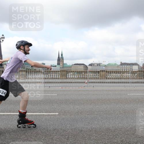 29.06.2025 - hella hamburg halbmarathon Lena Gebhardt http://msf.ph/oto/8260787 29.06.2025 09:03:37 Lombardsbrücke  meine-sportfotos.de