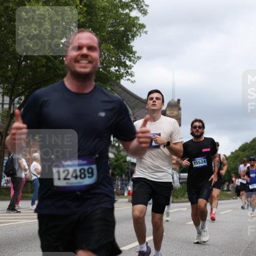 29.06.2025 - hella hamburg halbmarathon Yannick Fuchs http://msf.ph/oto/8260802 29.06.2025 10:48:37 20KM 1125, 1327, 1410, 1496, 1628, 1815, 2474, 2561, 2771, 2884, 3041, 3177, 3791, 3794, 3861, 3945, 4189, 4231, 4938, 5319, 6082, 6084, 6356, 6433, 6443, 6581, 6587, 6723, 6994, 8449, 8514, 8698, 8772, 8798, 8973, 9012, 9060, 9227, 10191, 10192, 10263, 10266, 10368, 10376, 11184, 11333, 11499, 11747, 11797, 11799, 11976, 12186, 12362, 12489, 12961, 13297, 13988, 14036, 14175, 14592, 14638, 14660, 14818, 14948, 15113, 15156, 15169, 15389, 15408, 15524, 15879, 16047, 16574 meine-sportfotos.de