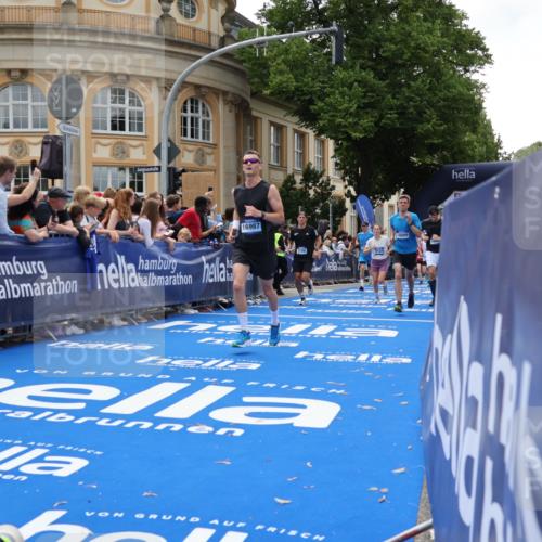 29.06.2025 - hella hamburg halbmarathon Strokosch-Dieckow http://msf.ph/oto/8260834 29.06.2025 10:43:18 Ziel 1675, 2653, 3109, 3124, 3146, 5506, 7093, 8664, 10099, 10237, 13348, 15706, 15921, 16314, 16720, 16997, 17391, 18274, 18304, 18942, 18987, 19009, 19051 meine-sportfotos.de