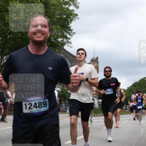 29.06.2025 - hella hamburg halbmarathon Yannick Fuchs http://msf.ph/oto/8260835 29.06.2025 10:48:37 20KM 1125, 1327, 1410, 1496, 1628, 1815, 2474, 2561, 2771, 2884, 3041, 3177, 3791, 3794, 3861, 3945, 4189, 4231, 4938, 5319, 6082, 6084, 6356, 6433, 6443, 6581, 6587, 6723, 6994, 8449, 8514, 8698, 8772, 8798, 8973, 9012, 9060, 9227, 10191, 10192, 10263, 10266, 10368, 10376, 11184, 11333, 11499, 11747, 11797, 11799, 11976, 12186, 12362, 12489, 12961, 13297, 13988, 14036, 14175, 14592, 14638, 14660, 14818, 14948, 15113, 15156, 15169, 15389, 15408, 15524, 15879, 16047, 16574 meine-sportfotos.de