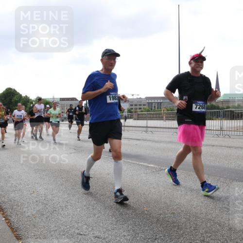 29.06.2025 - hella hamburg halbmarathon Lena Gebhardt http://msf.ph/oto/8260874 29.06.2025 10:45:59 Lombardsbrücke 1004, 1033, 1060, 1085, 1100, 1104, 1421, 1426, 1532, 1555, 1854, 1867, 1868, 1983, 2008, 2398, 2423, 2522, 2550, 2657, 2664, 2773, 2813, 2917, 2951, 2954, 2965, 2973, 3410, 4104, 4119, 4223, 4224, 4317, 4388, 4572, 5044, 5635, 5697, 5703, 5769, 5770, 5854, 5892, 6133, 6333, 6392, 6623, 7268, 7356, 7605, 7894, 7983, 8047, 8745, 9120, 9121, 9129, 9426, 9445, 10327, 10329, 10367, 10511, 11358, 11361, 11876, 11910, 12507 meine-sportfotos.de