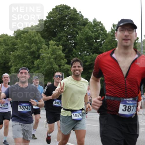 29.06.2025 - hella hamburg halbmarathon Jannik Wohlers http://msf.ph/oto/8260918 29.06.2025 10:32:44 Lombardsbrücke 1324, 1764, 2038, 2054, 2085, 2838, 2959, 3391, 3708, 3871, 4030, 4096, 4555, 4650, 5110, 5180, 5581, 5917, 6773, 7982, 8595, 9143, 9289, 9471, 9768, 11229, 11260, 11713, 11826, 12039, 12423, 12424, 12812, 12813, 12907, 13339, 13789, 14085, 14305, 14347, 14743, 15091, 15815, 15885, 15951, 15957, 15964, 16246, 16270, 16391, 16702, 17135, 17157, 17317, 17417, 17664, 18191, 18409, 18742, 18743, 18951, 19213 meine-sportfotos.de