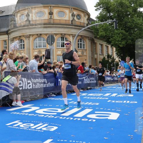 29.06.2025 - hella hamburg halbmarathon Strokosch-Dieckow http://msf.ph/oto/8260934 29.06.2025 10:43:19 Ziel 1675, 2653, 3109, 3124, 3146, 3928, 5506, 8664, 10099, 10237, 13348, 15921, 16314, 16720, 16997, 17391, 18274, 18304, 18942, 18987, 19009, 19051 meine-sportfotos.de