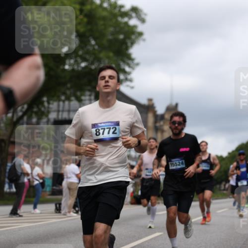 29.06.2025 - hella hamburg halbmarathon Yannick Fuchs http://msf.ph/oto/8260943 29.06.2025 10:48:38 20KM 1125, 1327, 1410, 1496, 1506, 1628, 1815, 2474, 2561, 2771, 2884, 3041, 3177, 3791, 3794, 3861, 3945, 4029, 4189, 4231, 4938, 5319, 6082, 6084, 6433, 6443, 6581, 6587, 6723, 6994, 8449, 8487, 8514, 8698, 8772, 8798, 8973, 9012, 9060, 9227, 10191, 10192, 10263, 10266, 10368, 10376, 11184, 11333, 11499, 11747, 11797, 11799, 11976, 12186, 12362, 12489, 12961, 13297, 13988, 14036, 14175, 14592, 14638, 14660, 14818, 14948, 15156, 15169, 15389, 15408, 15524, 15879, 16047 meine-sportfotos.de