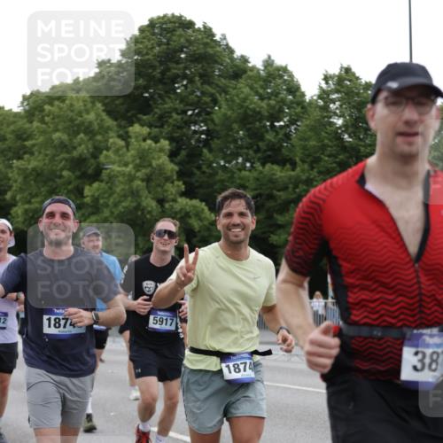 29.06.2025 - hella hamburg halbmarathon Jannik Wohlers http://msf.ph/oto/8260955 29.06.2025 10:32:44 Lombardsbrücke 1324, 1764, 2038, 2054, 2085, 2838, 2959, 3391, 3708, 3871, 4030, 4096, 4555, 4650, 5110, 5180, 5581, 5917, 6773, 7982, 8595, 9143, 9289, 9471, 9768, 11229, 11260, 11713, 11826, 12039, 12423, 12424, 12812, 12813, 12907, 13339, 13789, 14085, 14305, 14347, 14743, 15091, 15815, 15885, 15951, 15957, 15964, 16246, 16270, 16391, 16702, 17135, 17157, 17317, 17417, 17664, 18191, 18409, 18742, 18743, 18951, 19213 meine-sportfotos.de