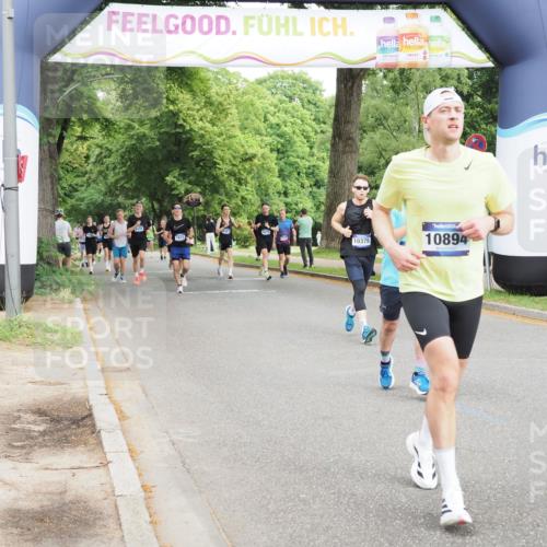 29.06.2025 - hella hamburg halbmarathon MichiJ http://msf.ph/oto/8261021 29.06.2025 10:29:55 Zwischen KM18-KM19 2579, 5410, 7378, 9659, 10375, 10894, 14661, 16281, 17720, 18442 meine-sportfotos.de