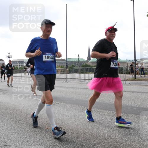 29.06.2025 - hella hamburg halbmarathon Lena Gebhardt http://msf.ph/oto/8261027 29.06.2025 10:46:00 Lombardsbrücke 1004, 1033, 1060, 1085, 1100, 1104, 1421, 1426, 1532, 1555, 1854, 1867, 1868, 1983, 2008, 2398, 2423, 2522, 2550, 2657, 2664, 2773, 2813, 2917, 2951, 2954, 2965, 2973, 3410, 4104, 4119, 4223, 4224, 4317, 4388, 4572, 5044, 5635, 5697, 5703, 5769, 5770, 5854, 5892, 6133, 6333, 6392, 6623, 7268, 7356, 7605, 7894, 7960, 7983, 8047, 8745, 9120, 9121, 9129, 9337, 9426, 9445, 10327, 10329, 10367, 10511, 11358, 11361, 11876, 11910, 12298, 12507 meine-sportfotos.de
