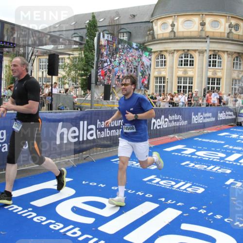 29.06.2025 - hella hamburg halbmarathon Michael Strokosch http://msf.ph/oto/8261045 29.06.2025 10:51:37 Ziel 1335, 5008, 7943, 10691, 13327, 13403, 19007 meine-sportfotos.de