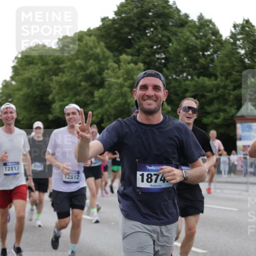 29.06.2025 - hella hamburg halbmarathon Jannik Wohlers http://msf.ph/oto/8261076 29.06.2025 10:32:45 Lombardsbrücke 1324, 1764, 2038, 2054, 2085, 2838, 2959, 3391, 3871, 4030, 4096, 4445, 4555, 4650, 5110, 5180, 5581, 5917, 6773, 7982, 8595, 9143, 9289, 9471, 9768, 11229, 11260, 11713, 11826, 12039, 12812, 12813, 13339, 14085, 14305, 14743, 15091, 15815, 15885, 15951, 15957, 15964, 16246, 16270, 16391, 17135, 17157, 17317, 17417, 18191, 18409, 18742, 18743, 18951, 19213 meine-sportfotos.de
