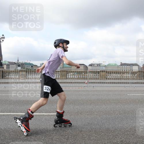 29.06.2025 - hella hamburg halbmarathon Lena Gebhardt http://msf.ph/oto/8261094 29.06.2025 09:03:37 Lombardsbrücke  meine-sportfotos.de