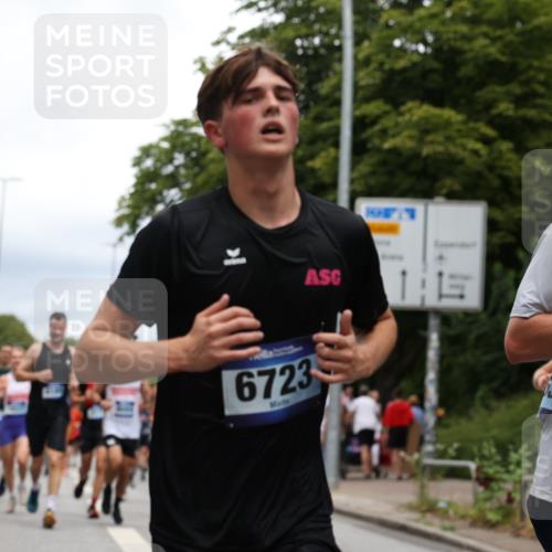 29.06.2025 - hella hamburg halbmarathon Yannick Fuchs http://msf.ph/oto/8261106 29.06.2025 10:48:38 20KM 1125, 1327, 1410, 1496, 1506, 1628, 1815, 2474, 2561, 2771, 2884, 3041, 3177, 3791, 3794, 3861, 3945, 4029, 4189, 4231, 4938, 5319, 6082, 6084, 6433, 6443, 6581, 6587, 6723, 6994, 8449, 8487, 8514, 8698, 8772, 8798, 8973, 9012, 9060, 9227, 10191, 10192, 10263, 10266, 10368, 10376, 11184, 11333, 11499, 11747, 11797, 11799, 11976, 12186, 12362, 12489, 12961, 13297, 13988, 14036, 14175, 14592, 14638, 14660, 14818, 14948, 15156, 15169, 15389, 15408, 15524, 15879, 16047 meine-sportfotos.de