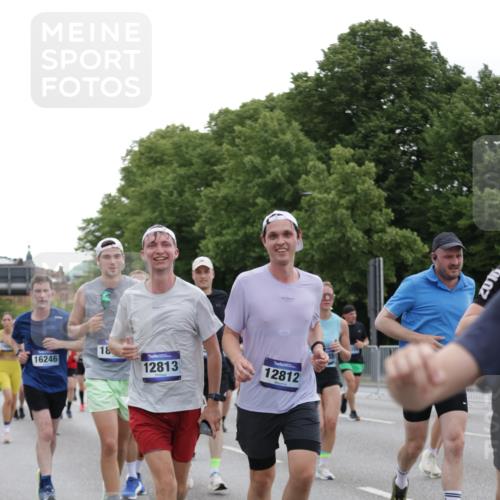 29.06.2025 - hella hamburg halbmarathon Jannik Wohlers http://msf.ph/oto/8261109 29.06.2025 10:32:46 Lombardsbrücke 1324, 1764, 2038, 2054, 2085, 2838, 2959, 3391, 3871, 4030, 4096, 4445, 4650, 5110, 5180, 5581, 5917, 6773, 7982, 8595, 9143, 9289, 9471, 11229, 11260, 11713, 11826, 12039, 12812, 12813, 13339, 14085, 14305, 14743, 15091, 15815, 15885, 15951, 15957, 15964, 16246, 16270, 16391, 17135, 17157, 17317, 17417, 18191, 18409, 18742, 18743, 18951 meine-sportfotos.de