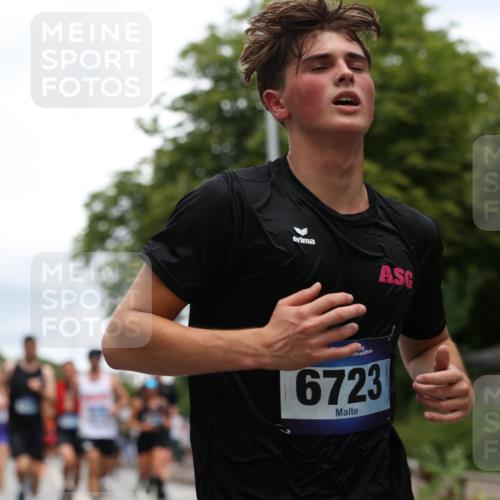 29.06.2025 - hella hamburg halbmarathon Yannick Fuchs http://msf.ph/oto/8261211 29.06.2025 10:48:38 20KM 1125, 1327, 1410, 1496, 1506, 1628, 1815, 2474, 2561, 2771, 2884, 3041, 3177, 3791, 3794, 3861, 3945, 4029, 4189, 4231, 4938, 5319, 6082, 6084, 6433, 6443, 6581, 6587, 6723, 6994, 8449, 8487, 8514, 8698, 8772, 8798, 8973, 9012, 9060, 9227, 10191, 10192, 10263, 10266, 10368, 10376, 11184, 11333, 11499, 11747, 11797, 11799, 11976, 12186, 12362, 12489, 12961, 13297, 13988, 14036, 14175, 14592, 14638, 14660, 14818, 14948, 15156, 15169, 15389, 15408, 15524, 15879, 16047 meine-sportfotos.de