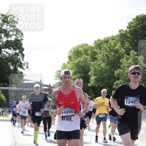 29.06.2025 - hella hamburg halbmarathon Jannik Wohlers http://msf.ph/oto/8261227 29.06.2025 09:58:13 Lombardsbrücke 1285, 1727, 1946, 1951, 2029, 2518, 2656, 2840, 2883, 2907, 3041, 3097, 3819, 3859, 3952, 4120, 4152, 4167, 5077, 5084, 5259, 5378, 5894, 6433, 6592, 6657, 6759, 6877, 7082, 7716, 8393, 10724, 11212, 11214, 11638, 11870, 12362, 12483, 12526, 12632, 12633, 12735, 12761, 13465, 13470, 13536, 13694, 13706, 13880, 14266, 14355, 14368, 14626, 14805, 14845, 15275, 15389, 15506, 15523, 15727, 15854, 15914, 16108, 16176, 16470, 16830, 17181, 17346, 17348, 19244 meine-sportfotos.de