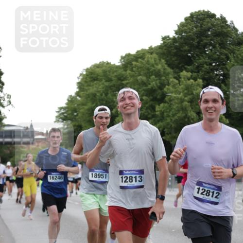 29.06.2025 - hella hamburg halbmarathon Jannik Wohlers http://msf.ph/oto/8261242 29.06.2025 10:32:46 Lombardsbrücke 1324, 1764, 2038, 2054, 2085, 2838, 2959, 3391, 3871, 4030, 4096, 4445, 4650, 5110, 5180, 5581, 5917, 6773, 7982, 8595, 9143, 9289, 9471, 11229, 11260, 11713, 11826, 12039, 12812, 12813, 13339, 14085, 14305, 14743, 15091, 15815, 15885, 15951, 15957, 15964, 16246, 16270, 16391, 17135, 17157, 17317, 17417, 18191, 18409, 18742, 18743, 18951 meine-sportfotos.de