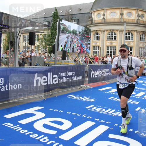 29.06.2025 - hella hamburg halbmarathon Michael Strokosch http://msf.ph/oto/8261258 29.06.2025 10:51:38 Ziel 1335, 5008, 10691, 13327, 13403, 14012, 19007, 19020 meine-sportfotos.de