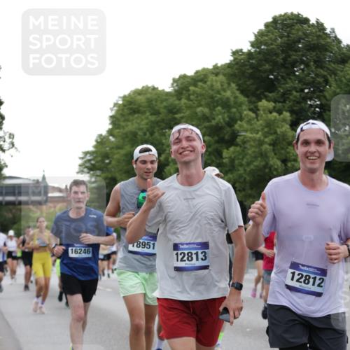 29.06.2025 - hella hamburg halbmarathon Jannik Wohlers http://msf.ph/oto/8261259 29.06.2025 10:32:46 Lombardsbrücke 1324, 1764, 2038, 2054, 2085, 2838, 2959, 3391, 3871, 4030, 4096, 4445, 4650, 5110, 5180, 5581, 5917, 6773, 7982, 8595, 9143, 9289, 9471, 11229, 11260, 11713, 11826, 12039, 12812, 12813, 13339, 14085, 14305, 14743, 15091, 15815, 15885, 15951, 15957, 15964, 16246, 16270, 16391, 17135, 17157, 17317, 17417, 18191, 18409, 18742, 18743, 18951 meine-sportfotos.de