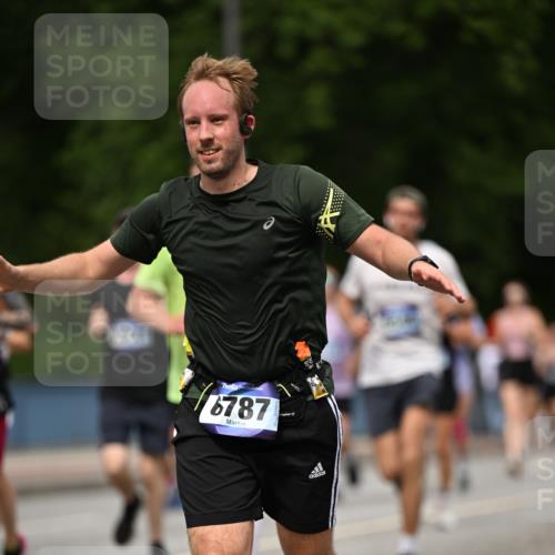 29.06.2025 - hella hamburg halbmarathon Dr. Thomas Lammeyer http://msf.ph/oto/8261261 29.06.2025 10:35:16 Kennedybrücke 1059, 1097, 1472, 1547, 1979, 2414, 2754, 2755, 2914, 3281, 3443, 4561, 4817, 5437, 5943, 6057, 6078, 6195, 6546, 6616, 6725, 6787, 7120, 7604, 7772, 8050, 8812, 8941, 10586 meine-sportfotos.de