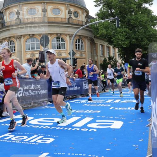 29.06.2025 - hella hamburg halbmarathon Strokosch-Dieckow http://msf.ph/oto/8261280 29.06.2025 10:43:24 Ziel 2653, 3109, 3124, 3146, 3928, 4080, 5124, 5436, 5506, 7635, 8664, 9931, 10099, 10237, 10246, 11648, 12623, 13348, 15921, 16338, 16720, 17391, 18274, 18513, 18810, 18942, 18987, 19009, 19051 meine-sportfotos.de