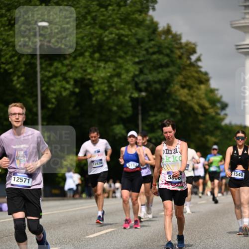 29.06.2025 - hella hamburg halbmarathon Dr. Thomas Lammeyer http://msf.ph/oto/8261291 29.06.2025 10:14:41 Kennedybrücke 1052, 1186, 1548, 1781, 2868, 5182, 5653, 5806, 8561, 8685, 9150, 9829, 11149 meine-sportfotos.de
