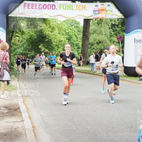 29.06.2025 - hella hamburg halbmarathon MichiJ http://msf.ph/oto/8261347 29.06.2025 10:53:50 Zwischen KM18-KM19 2868, 3630, 4532, 5431, 10042, 11509, 12998, 16379, 17500, 18857 meine-sportfotos.de
