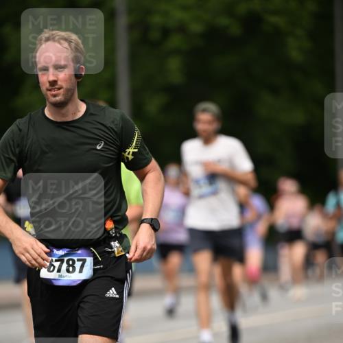 29.06.2025 - hella hamburg halbmarathon Dr. Thomas Lammeyer http://msf.ph/oto/8261351 29.06.2025 10:35:16 Kennedybrücke 1059, 1097, 1472, 1547, 1979, 2414, 2754, 2755, 2914, 3281, 3443, 4561, 4817, 5437, 5943, 6057, 6078, 6195, 6546, 6616, 6725, 6787, 7120, 7604, 7772, 8050, 8812, 8941, 10586 meine-sportfotos.de