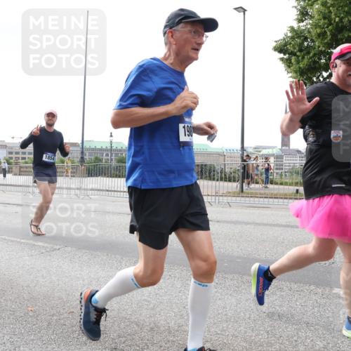 29.06.2025 - hella hamburg halbmarathon Lena Gebhardt http://msf.ph/oto/8261368 29.06.2025 10:46:00 Lombardsbrücke 1004, 1033, 1060, 1085, 1100, 1104, 1421, 1426, 1532, 1555, 1854, 1867, 1868, 1983, 2008, 2398, 2423, 2522, 2550, 2657, 2664, 2773, 2813, 2917, 2951, 2954, 2965, 2973, 3410, 4104, 4119, 4223, 4224, 4317, 4388, 4572, 5044, 5635, 5697, 5703, 5769, 5770, 5854, 5892, 6133, 6333, 6392, 6623, 7268, 7356, 7605, 7894, 7960, 7983, 8047, 8745, 9120, 9121, 9129, 9337, 9426, 9445, 10327, 10329, 10367, 10511, 11358, 11361, 11876, 11910, 12298, 12507 meine-sportfotos.de