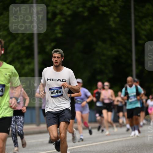 29.06.2025 - hella hamburg halbmarathon Dr. Thomas Lammeyer http://msf.ph/oto/8261401 29.06.2025 10:35:16 Kennedybrücke 1059, 1097, 1472, 1547, 1979, 2414, 2754, 2755, 2914, 3281, 3443, 4561, 4817, 5437, 5943, 6057, 6078, 6195, 6546, 6616, 6725, 6787, 7120, 7604, 7772, 8050, 8812, 8941, 10586 meine-sportfotos.de