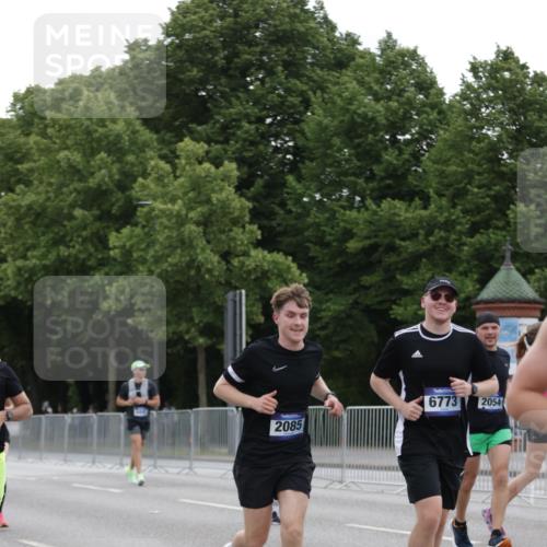 29.06.2025 - hella hamburg halbmarathon Jannik Wohlers http://msf.ph/oto/8261418 29.06.2025 10:32:49 Lombardsbrücke 1324, 1764, 2038, 2054, 2085, 2838, 2959, 3341, 3871, 4030, 4096, 4445, 4650, 5180, 5581, 5917, 6773, 8595, 9289, 9591, 9592, 9780, 11229, 11260, 11713, 11826, 12039, 12812, 12813, 13339, 14085, 14305, 14743, 15091, 15815, 15885, 15951, 15957, 15964, 16246, 16270, 16391, 17135, 18191, 18409, 18742, 18743, 18951 meine-sportfotos.de
