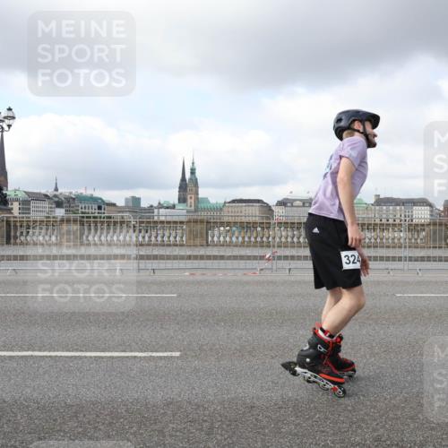 29.06.2025 - hella hamburg halbmarathon Lena Gebhardt http://msf.ph/oto/8261423 29.06.2025 09:03:38 Lombardsbrücke  meine-sportfotos.de