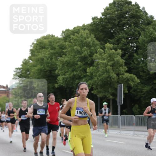 29.06.2025 - hella hamburg halbmarathon Jannik Wohlers http://msf.ph/oto/8261444 29.06.2025 10:32:50 Lombardsbrücke 1324, 1764, 2038, 2054, 2085, 2838, 3341, 3812, 3871, 4030, 4445, 4650, 5180, 5581, 5917, 6773, 8595, 9289, 9591, 9592, 9780, 11229, 11713, 11826, 12039, 12812, 12813, 13339, 14085, 14305, 14743, 15091, 15815, 15885, 15951, 15957, 15964, 16246, 16270, 16391, 17135, 18409, 18742, 18743, 18951 meine-sportfotos.de
