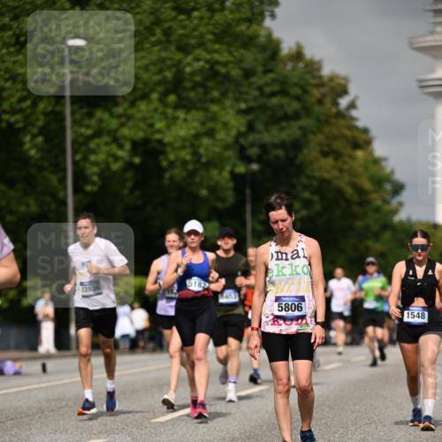 29.06.2025 - hella hamburg halbmarathon Dr. Thomas Lammeyer http://msf.ph/oto/8261468 29.06.2025 10:14:42 Kennedybrücke 1052, 1186, 1548, 1781, 2868, 5182, 5653, 5806, 8561, 8685, 9150, 9829, 11149 meine-sportfotos.de