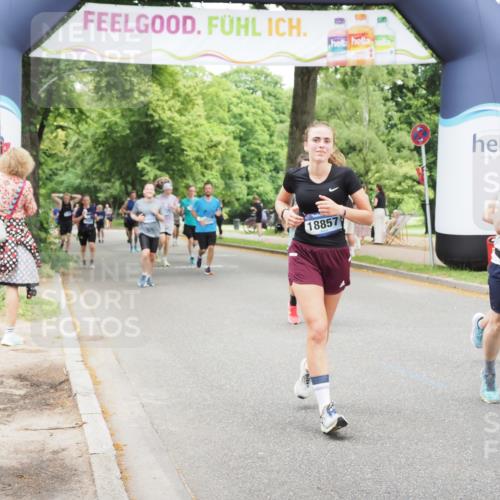 29.06.2025 - hella hamburg halbmarathon MichiJ http://msf.ph/oto/8261527 29.06.2025 10:53:51 Zwischen KM18-KM19 2868, 3630, 4532, 5431, 10042, 11509, 12998, 16379, 18857 meine-sportfotos.de