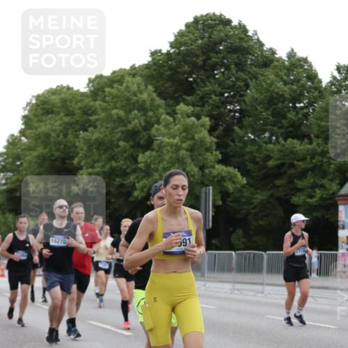 29.06.2025 - hella hamburg halbmarathon Jannik Wohlers http://msf.ph/oto/8261604 29.06.2025 10:32:51 Lombardsbrücke 1324, 1764, 2038, 2054, 2085, 2838, 3341, 3812, 3871, 4030, 4445, 4650, 5180, 5581, 5917, 6773, 8595, 9289, 9591, 9592, 9780, 11229, 11713, 11826, 12039, 12812, 12813, 13339, 14085, 14743, 15091, 15815, 15885, 15951, 15957, 15964, 16246, 16270, 16391, 17135, 18409, 18742, 18743, 18951 meine-sportfotos.de