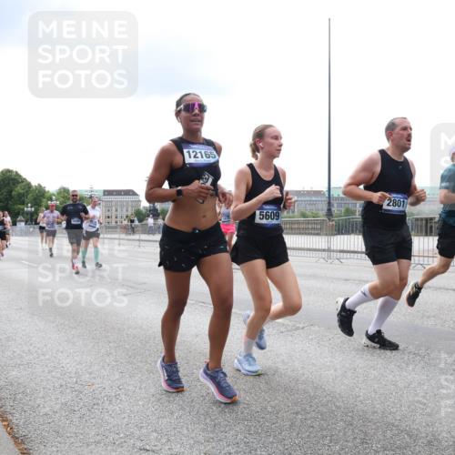 29.06.2025 - hella hamburg halbmarathon Lena Gebhardt http://msf.ph/oto/8261611 29.06.2025 10:34:29 Lombardsbrücke 1025, 1672, 1705, 1787, 2023, 2265, 2412, 2464, 2496, 2510, 2511, 2526, 2801, 2933, 3130, 3145, 3420, 3829, 3848, 4540, 4807, 4824, 4826, 5453, 5609, 6034, 6105, 6171, 6329, 6571, 6574, 6843, 7324, 7329, 7386, 7644, 7733, 8277, 8349, 8705, 8965, 9122, 9164, 9379, 9448, 9514, 10335, 10360, 10564, 10674, 11245, 11872, 12164, 12382, 13957, 15477, 16238, 16311, 16390, 16682, 16919, 17230, 18158, 18941 meine-sportfotos.de