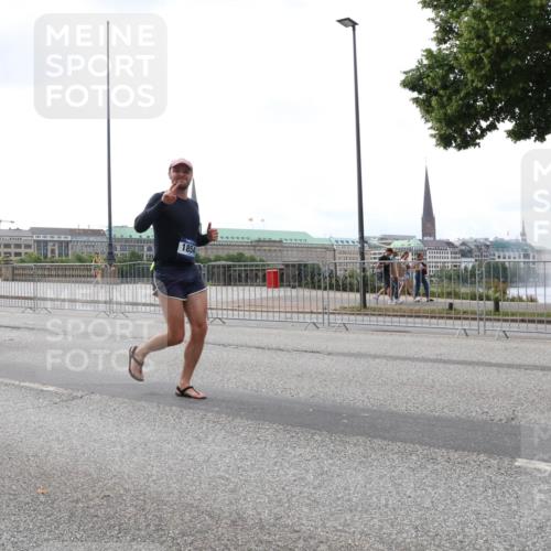 29.06.2025 - hella hamburg halbmarathon Lena Gebhardt http://msf.ph/oto/8261617 29.06.2025 10:46:01 Lombardsbrücke 1004, 1033, 1060, 1085, 1100, 1104, 1421, 1426, 1429, 1465, 1532, 1555, 1854, 1867, 1868, 1983, 2008, 2398, 2423, 2522, 2550, 2773, 2813, 2917, 2951, 2954, 2965, 2973, 3410, 4104, 4119, 4223, 4317, 4388, 4572, 5044, 5635, 5697, 5703, 5769, 5770, 5854, 5892, 6068, 6133, 6333, 6392, 6623, 7268, 7356, 7605, 7894, 7960, 7983, 8047, 8745, 9120, 9121, 9129, 9337, 9426, 9445, 10327, 10329, 10367, 10511, 11358, 11361, 11876, 11910, 12298, 12507 meine-sportfotos.de