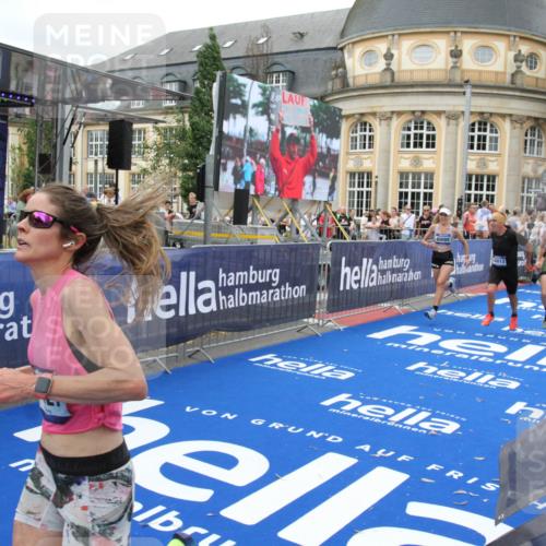29.06.2025 - hella hamburg halbmarathon Michael Strokosch http://msf.ph/oto/8261651 29.06.2025 10:51:44 Ziel 5008, 6286, 13327, 14012, 14458, 15496, 15831, 15899, 19007, 19020 meine-sportfotos.de