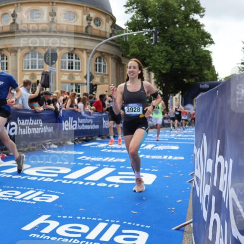 29.06.2025 - hella hamburg halbmarathon Strokosch-Dieckow http://msf.ph/oto/8261697 29.06.2025 10:43:29 Ziel 2653, 3928, 4080, 5124, 5436, 5506, 7635, 8664, 9931, 10237, 10246, 11648, 12623, 13348, 13996, 14484, 14690, 16338, 16720, 17391, 17912, 18513, 18775, 18810, 18942, 18987, 19009, 19051, 19229 meine-sportfotos.de