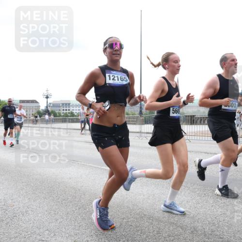 29.06.2025 - hella hamburg halbmarathon Lena Gebhardt http://msf.ph/oto/8261782 29.06.2025 10:34:30 Lombardsbrücke 1025, 1672, 2023, 2265, 2412, 2464, 2496, 2510, 2511, 2526, 2801, 2933, 3130, 3145, 3420, 3829, 3848, 4540, 4824, 4826, 5453, 5609, 6034, 6105, 6171, 6329, 6571, 6574, 6843, 7020, 7324, 7329, 7386, 7644, 7733, 8277, 8349, 8705, 8965, 9122, 9164, 9379, 9448, 9514, 10335, 10360, 10564, 10674, 11122, 11245, 11872, 12164, 12382, 13957, 15477, 16238, 16311, 16390, 16682, 16919, 17230, 18158, 18941 meine-sportfotos.de