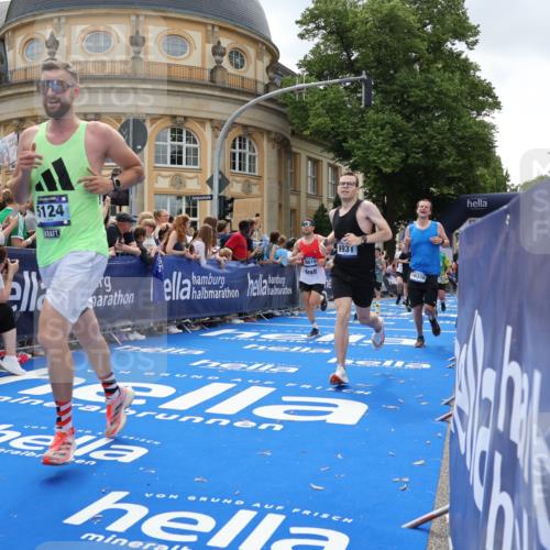 29.06.2025 - hella hamburg halbmarathon Strokosch-Dieckow http://msf.ph/oto/8261885 29.06.2025 10:43:32 Ziel 3116, 3928, 4080, 4318, 5124, 5436, 5506, 7635, 8664, 9114, 9931, 10246, 11648, 12623, 13421, 13996, 14484, 14690, 15328, 15932, 16338, 17912, 18449, 18513, 18775, 18810, 18942, 19229 meine-sportfotos.de