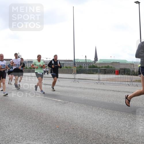 29.06.2025 - hella hamburg halbmarathon Lena Gebhardt http://msf.ph/oto/8261941 29.06.2025 10:46:01 Lombardsbrücke 1004, 1033, 1060, 1085, 1100, 1104, 1421, 1426, 1429, 1465, 1532, 1555, 1854, 1867, 1868, 1983, 2008, 2398, 2423, 2522, 2550, 2773, 2813, 2917, 2951, 2954, 2965, 2973, 3410, 4104, 4119, 4223, 4317, 4388, 4572, 5044, 5635, 5697, 5703, 5769, 5770, 5854, 5892, 6068, 6133, 6333, 6392, 6623, 7268, 7356, 7605, 7894, 7960, 7983, 8047, 8745, 9120, 9121, 9129, 9337, 9426, 9445, 10327, 10329, 10367, 10511, 11358, 11361, 11876, 11910, 12298, 12507 meine-sportfotos.de