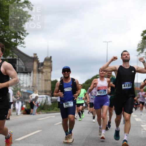 29.06.2025 - hella hamburg halbmarathon Yannick Fuchs http://msf.ph/oto/8261949 29.06.2025 10:48:40 20KM 1125, 1327, 1410, 1496, 1506, 1628, 2119, 2474, 2561, 2771, 2884, 2955, 3041, 3177, 3652, 3791, 3794, 3861, 3945, 4029, 4189, 4231, 4938, 5319, 6082, 6084, 6433, 6443, 6581, 6587, 6723, 8449, 8487, 8514, 8698, 8772, 8973, 9012, 9060, 9227, 10191, 10192, 10263, 10266, 10368, 10376, 11184, 11333, 11499, 11747, 11797, 11799, 11976, 12186, 12489, 12961, 13297, 13988, 14036, 14175, 14592, 14638, 14660, 14948, 15389, 15408, 15524, 15879, 16047, 17842, 18380 meine-sportfotos.de