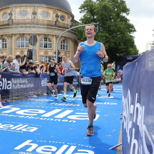 29.06.2025 - hella hamburg halbmarathon Strokosch-Dieckow http://msf.ph/oto/8261971 29.06.2025 10:43:33 Ziel 3116, 3928, 4080, 4318, 5124, 5436, 7635, 9114, 9931, 10246, 11648, 12623, 13421, 13996, 14484, 14690, 15328, 15932, 16338, 17912, 18449, 18513, 18775, 18810, 19229 meine-sportfotos.de