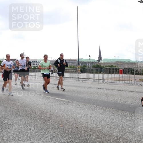 29.06.2025 - hella hamburg halbmarathon Lena Gebhardt http://msf.ph/oto/8262026 29.06.2025 10:46:01 Lombardsbrücke 1004, 1033, 1060, 1085, 1100, 1104, 1421, 1426, 1429, 1465, 1532, 1555, 1854, 1867, 1868, 1983, 2008, 2398, 2423, 2522, 2550, 2773, 2813, 2917, 2951, 2954, 2965, 2973, 3410, 4104, 4119, 4223, 4317, 4388, 4572, 5044, 5635, 5697, 5703, 5769, 5770, 5854, 5892, 6068, 6133, 6333, 6392, 6623, 7268, 7356, 7605, 7894, 7960, 7983, 8047, 8745, 9120, 9121, 9129, 9337, 9426, 9445, 10327, 10329, 10367, 10511, 11358, 11361, 11876, 11910, 12298, 12507 meine-sportfotos.de