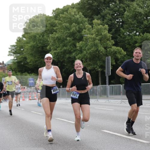 29.06.2025 - hella hamburg halbmarathon Jannik Wohlers http://msf.ph/oto/8262029 29.06.2025 10:32:55 Lombardsbrücke 1764, 1995, 2038, 2054, 2085, 2838, 3341, 3812, 4164, 4445, 5180, 5581, 5917, 6773, 7705, 8595, 9289, 9591, 9592, 9750, 9780, 11229, 11713, 11826, 12039, 12812, 12813, 13339, 14085, 15091, 15815, 15885, 15964, 16246, 16270, 16391, 17135, 18742, 18743, 18951 meine-sportfotos.de