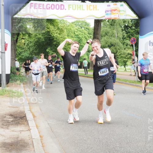 29.06.2025 - hella hamburg halbmarathon MichiJ http://msf.ph/oto/8262140 29.06.2025 10:30:04 Zwischen KM18-KM19 1631, 1962, 4871, 5387, 5436, 7116, 9547, 12434, 17177, 18004, 18491 meine-sportfotos.de