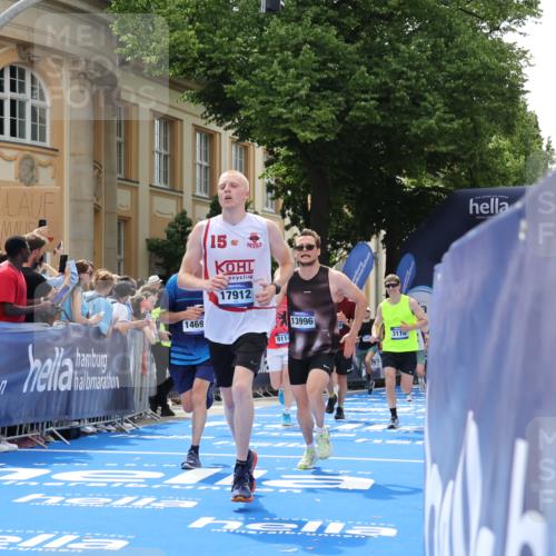 29.06.2025 - hella hamburg halbmarathon Strokosch-Dieckow http://msf.ph/oto/8262202 29.06.2025 10:43:38 Ziel 1976, 3116, 4080, 4318, 6903, 6991, 9114, 9159, 11153, 11848, 12623, 13421, 13996, 14201, 14210, 14484, 14690, 15328, 15932, 16105, 17912, 18449, 18775, 19090, 19229 meine-sportfotos.de